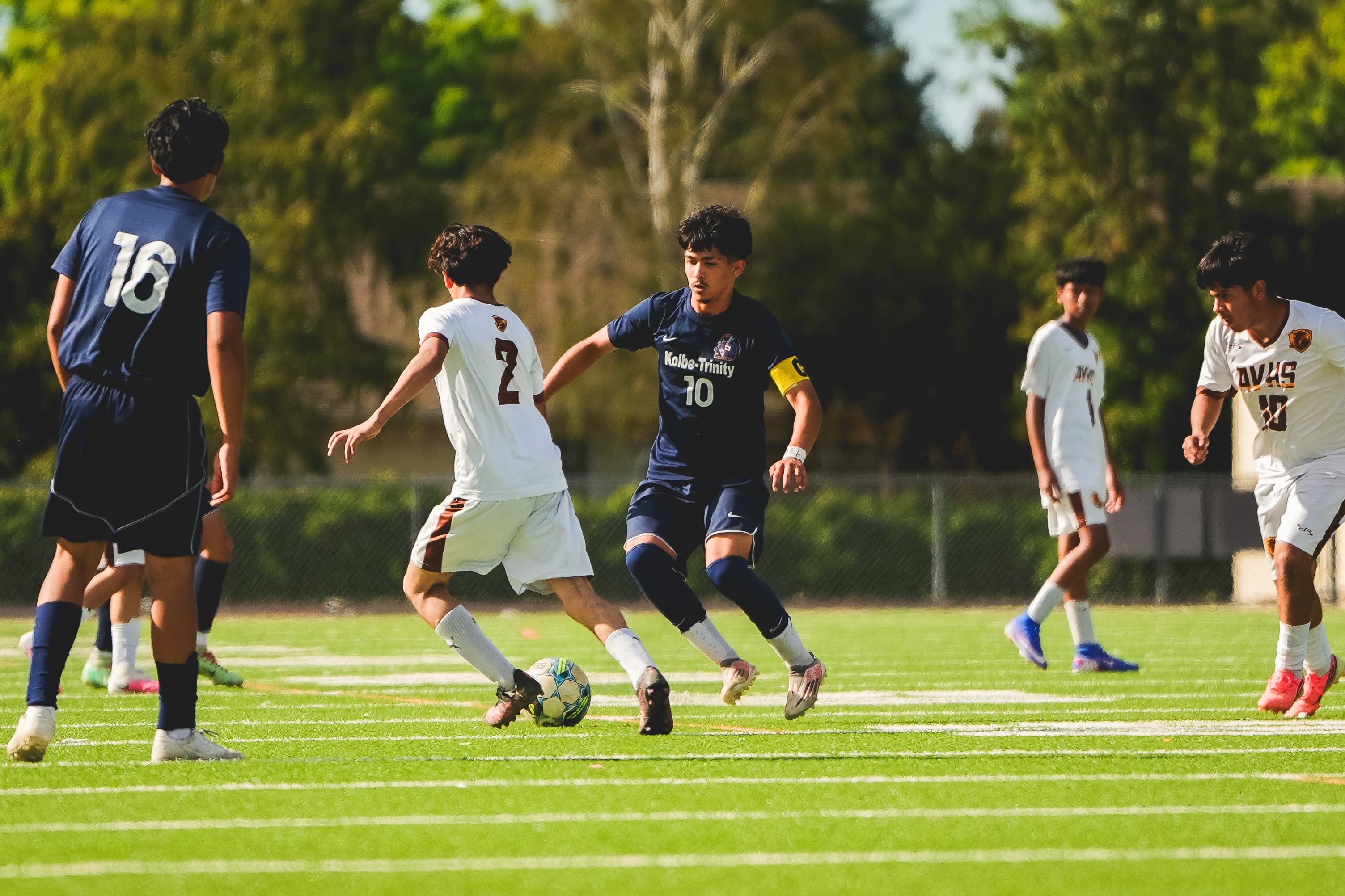 The captain closes down space against Anderson Valley.